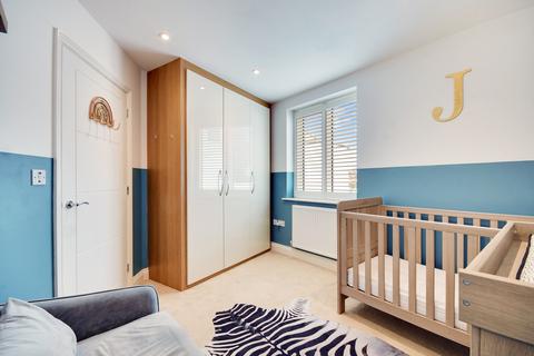 28 Hardy Close, Chelmsford, CM1 1AE