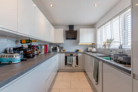 3 Rodfords Mead, Bristol, BS14 9UD