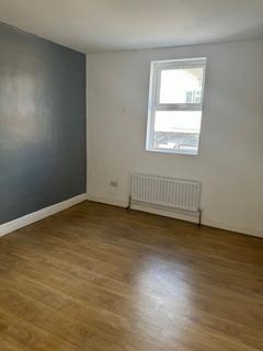 3 bedroom flat to rent, High Road, Leyton E10