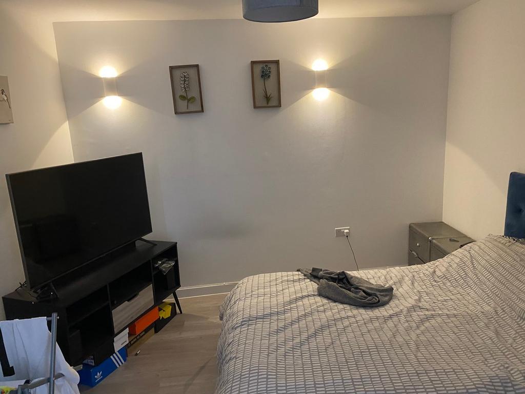 2 Bed Flat INCLUDING BILLS... 2 bed flat £1,050 pcm (£242 pw)