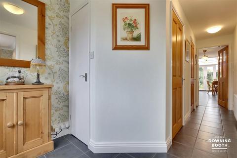 40 Leomansley Close, Lichfield, WS13 8AX