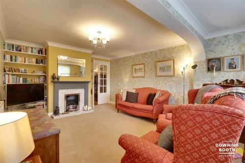 40 Leomansley Close, Lichfield, WS13 8AX