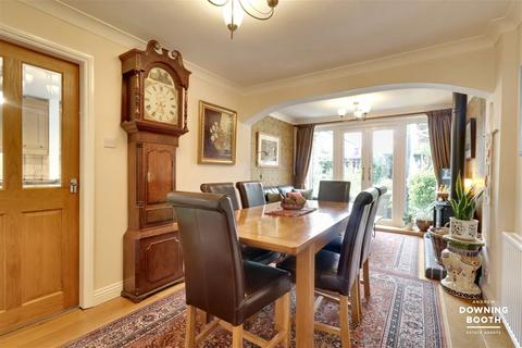 40 Leomansley Close, Lichfield, WS13 8AX