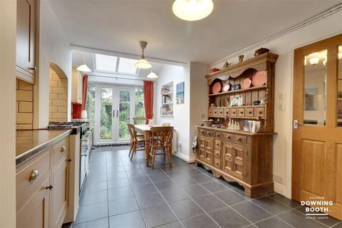 40 Leomansley Close, Lichfield, WS13 8AX