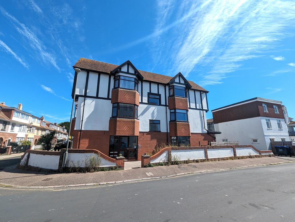 Norman Road, Paignton 2 bed flat to rent £850 pcm (£196 pw)