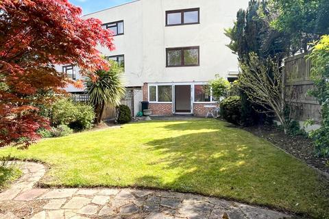 11 Trecastle Way, London, N7 0EL