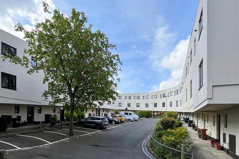 11 Trecastle Way, London, N7 0EL