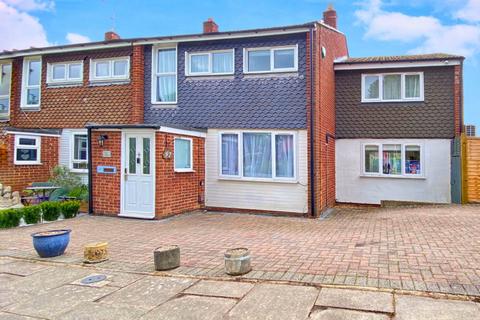 4 bedroom end of terrace house for sale, Yateley GU46