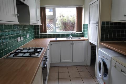 2 bedroom apartment to rent, High Street, Nutfield