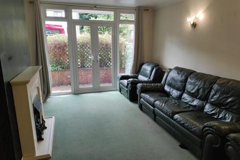 2 bedroom apartment to rent, High Street, Nutfield