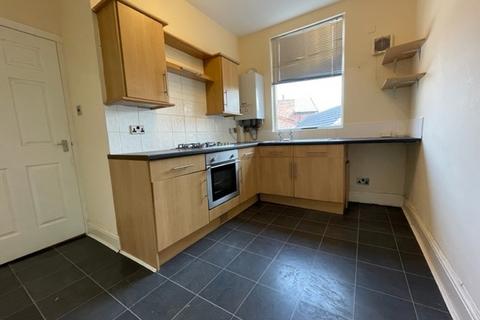 3 bedroom flat to rent, Rake Lane, Wirral CH45