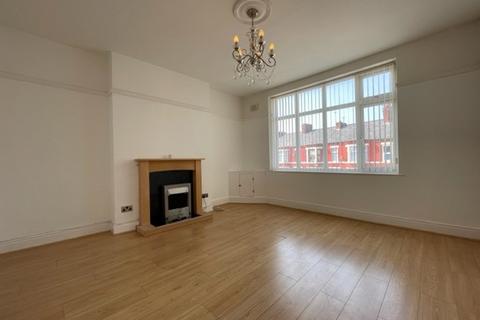 3 bedroom flat to rent, Rake Lane, Wirral CH45