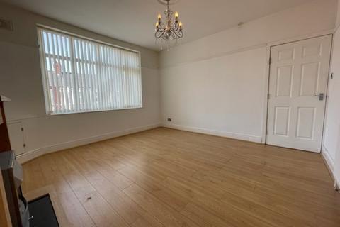 3 bedroom flat to rent, Rake Lane, Wirral CH45