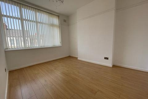 3 bedroom flat to rent, Rake Lane, Wirral CH45