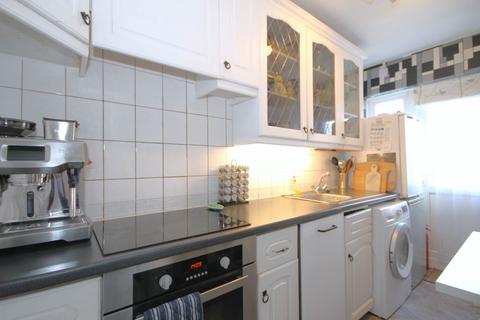 2 bedroom maisonette for sale, Tudor Drive, Morden