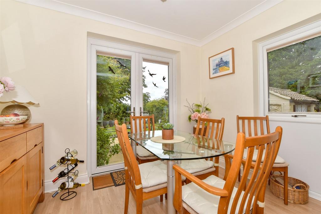 High Cross Fields, Crowborough, East... 3 bed detached bungalow - £525,000