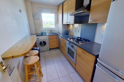 2 bedroom flat to rent, Innellan Gardens, Glasgow, G20