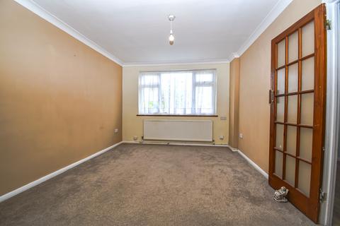 3 bedroom end of terrace house to rent, Eastbrook Drive, Romford