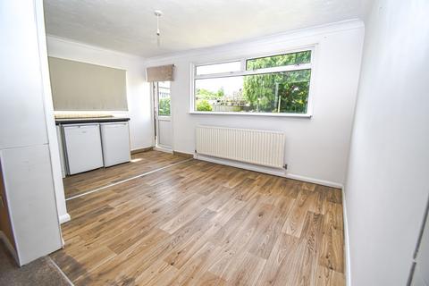 3 bedroom end of terrace house to rent, Eastbrook Drive, Romford