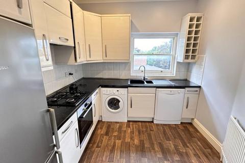 3 bedroom flat to rent, London Road, Harrow HA1