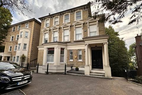 3 bedroom flat to rent, London Road, Harrow HA1