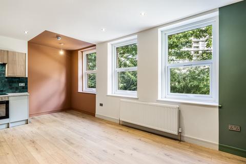 1 bedroom flat to rent, Woking GU21