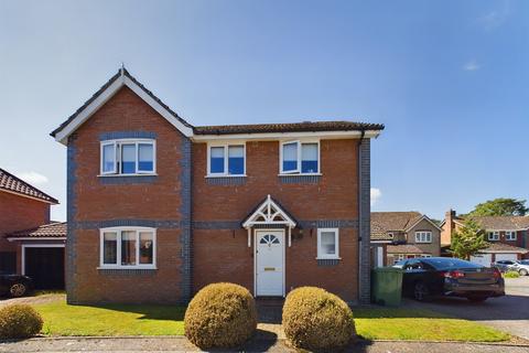 4 bedroom detached house to rent, Plover Close, Thetford