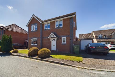 4 bedroom detached house to rent, Plover Close, Thetford