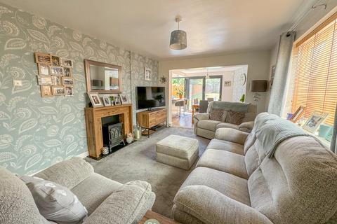 4 bedroom chalet for sale, Hawkwell Road, Hockley