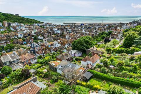 4 bedroom detached house to rent, The Croft, Love Lane , Hastings