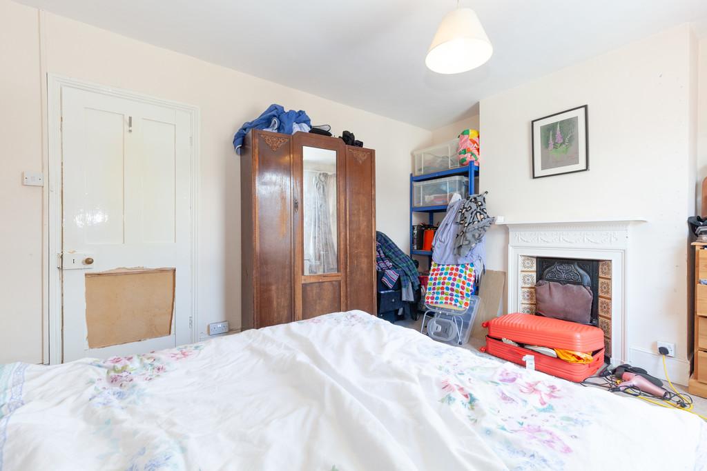 Bedroom 1- Angle 2
