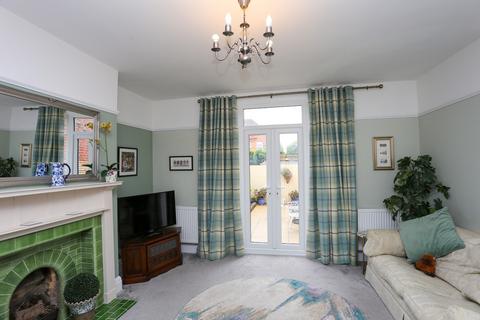 2 bedroom ground floor flat for sale, Tomline Road, Suffolk IP11