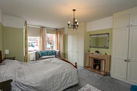 2 bedroom ground floor flat for sale, Tomline Road, Suffolk IP11