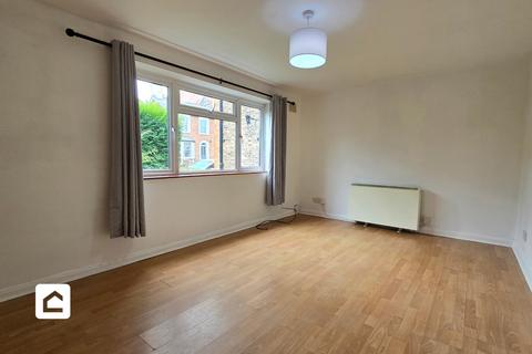 2 bedroom ground floor flat to rent, Lesbourne Road, Reigate RH2