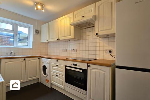 2 bedroom ground floor flat to rent, Lesbourne Road, Reigate RH2