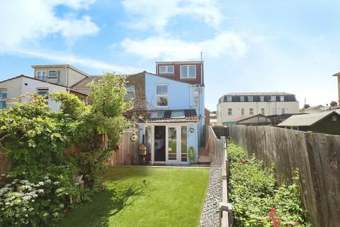 4 bedroom end of terrace house for sale, George Street, Southend-on-sea, SS3