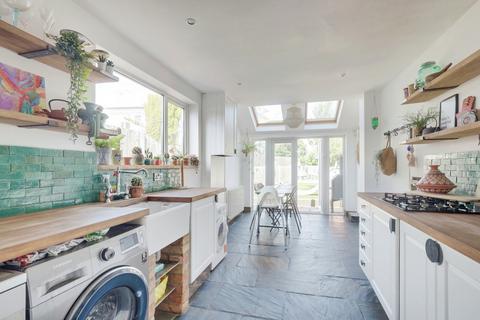 4 bedroom end of terrace house for sale, George Street, Southend-on-sea, SS3