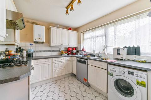 4 bedroom detached house to rent, Drumaline Ridge, Worcester Park, KT4