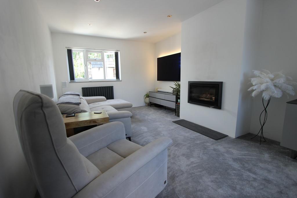 The Avenue, Stotfold 3 bed terraced house to rent £1,650 pcm (£381 pw)