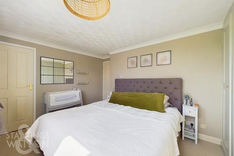 3 bedroom chalet for sale, Grove Road, Hethersett, Norwich