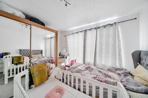 14, Ashford Court Cranmer Road, Edgware, HA8 8UD