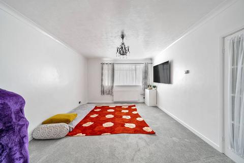 14, Ashford Court Cranmer Road, Edgware, HA8 8UD