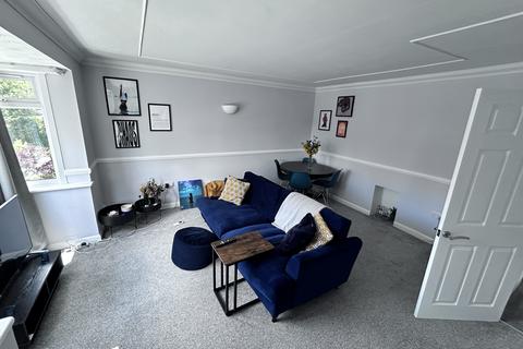 2 bedroom flat to rent, Falmouth Avenue, Highams Park, E4