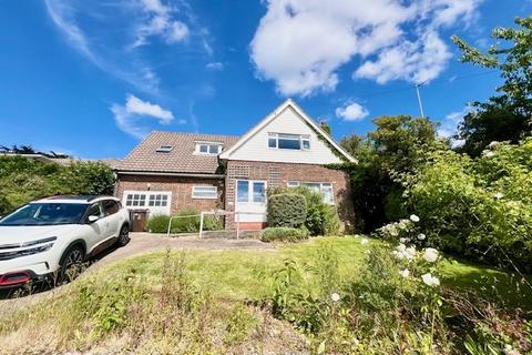 5 bedroom detached house to rent, Hill Brow, Hove, BN3