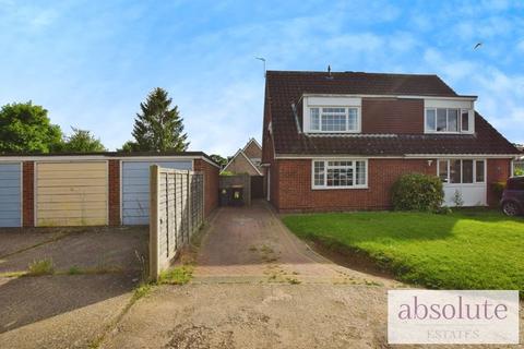 3 bedroom semi-detached house for sale, Dewlands, Oakley Village, Bedfordshire