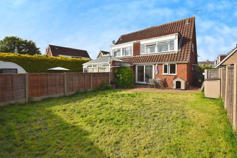 3 bedroom semi-detached house for sale, Dewlands, Oakley Village, Bedfordshire