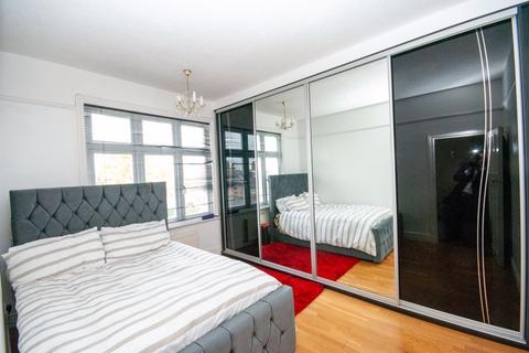 2 bedroom apartment for sale, Queens Road, Leigh-On-Sea SS9