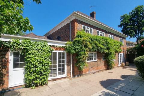 12 Donnay Close, Gerrards Cross, SL9 7PZ