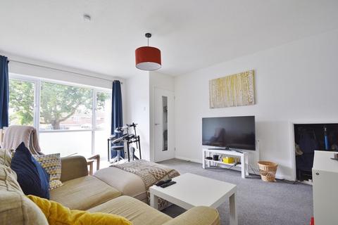 23 Cavalier Road, Thame, OX9 3TP