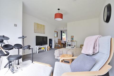 23 Cavalier Road, Thame, OX9 3TP